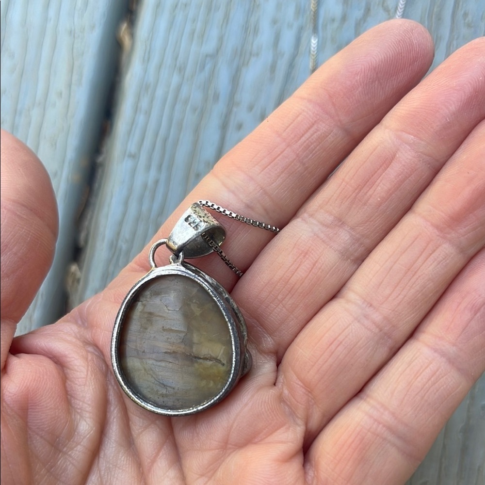 Elegant Silver Pendant Necklace - Picture 6 of 6